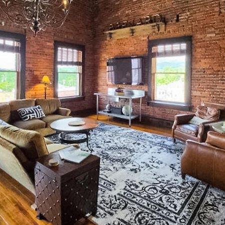 Apartamento Brick Loft Penthouse On Main Brevard Exterior foto